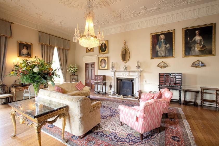 Un castel de 700 de ani e scos la vânzare. Imagini spectaculoase cu proprietatea de lux care a aparținut de generații aceleiași familii 947111