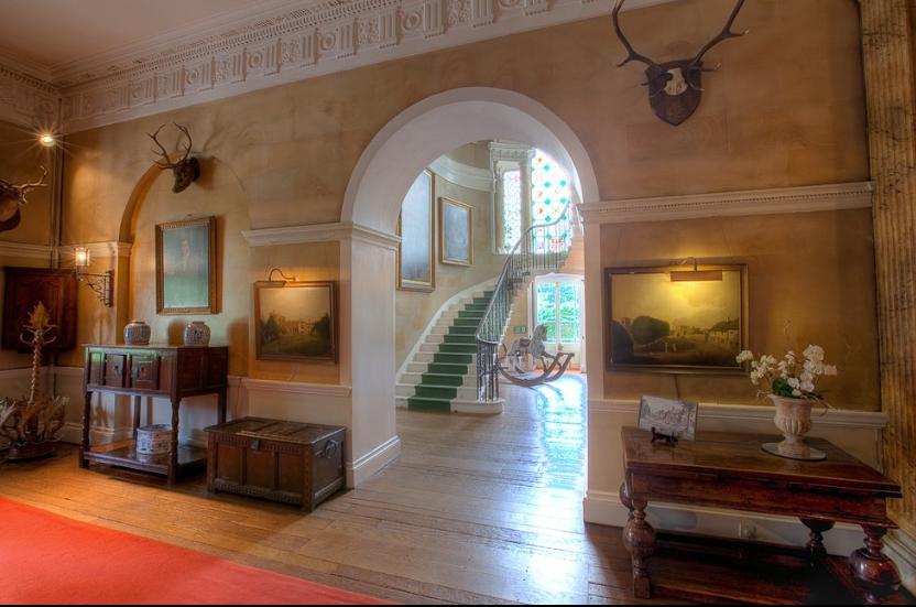 Un castel de 700 de ani e scos la vânzare. Imagini spectaculoase cu proprietatea de lux care a aparținut de generații aceleiași familii 947115