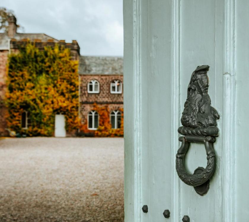 Un castel de 700 de ani e scos la vânzare. Imagini spectaculoase cu proprietatea de lux care a aparținut de generații aceleiași familii 947116