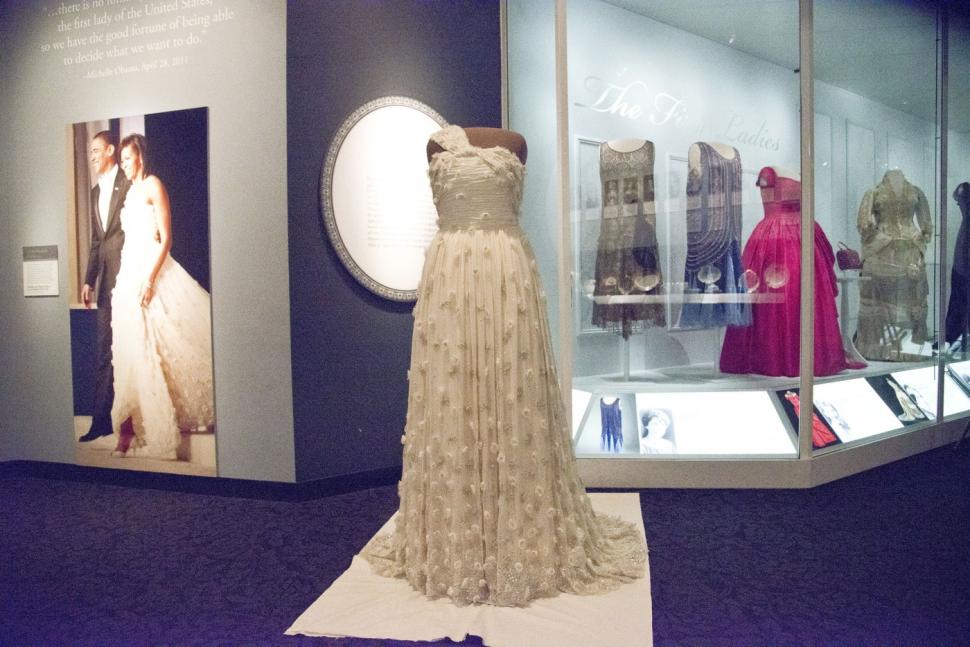 Ce se întâmplă la balul prezidențial în ziua învestirii președintelui SUA și ce simbolizează. Toți ochii sunt pe rochia Primei Doamne 947193