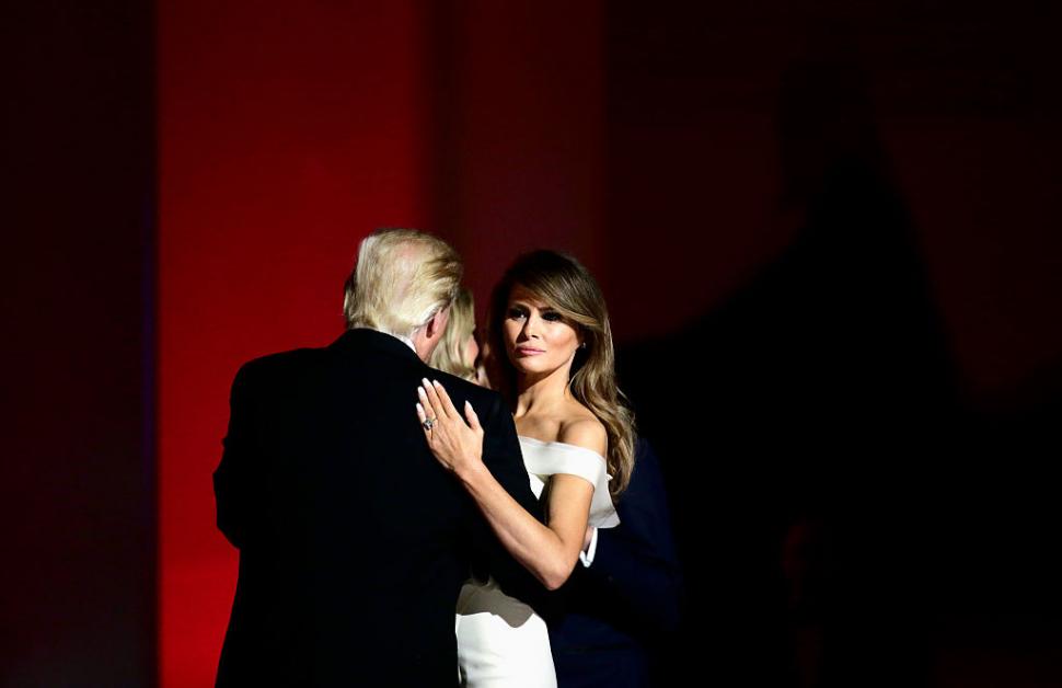 Ce se întâmplă la balul prezidențial în ziua învestirii președintelui SUA și ce simbolizează. Toți ochii sunt pe rochia Primei Doamne 947197