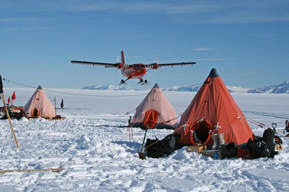 Se caută bucătari, tâmplari, electricieni sau instalatori pentru Antarctica. Salariul anual și alte beneficii 947294