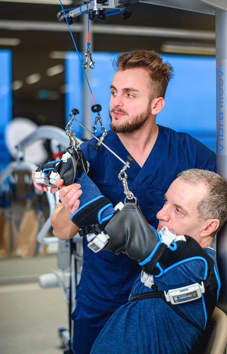 Recuperare după AVC la Spitalul Arcadia din Iași. Cum și-a recăpătat mobilitatea un profesor după AVC 947617