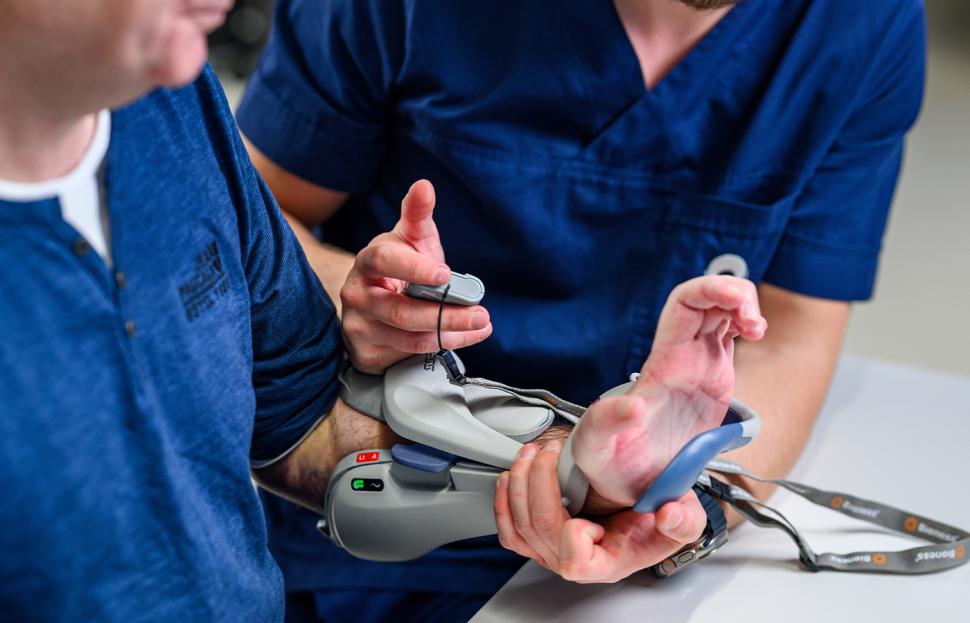 Recuperare după AVC la Spitalul Arcadia din Iași. Cum și-a recăpătat mobilitatea un profesor după AVC 947618