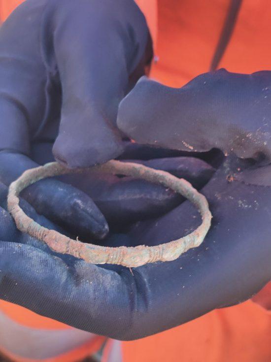 Descoperire arheologică neobișnuită: Un „individ cu rang înalt” învelit în gips lichid a fost găsit într-un sarcofag din epoca romană 947792