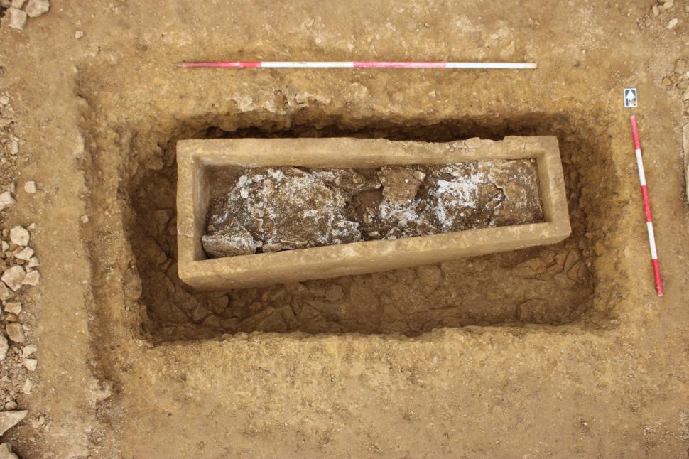 Descoperire arheologică neobișnuită: Un „individ cu rang înalt” învelit în gips lichid a fost găsit într-un sarcofag din epoca romană 947795