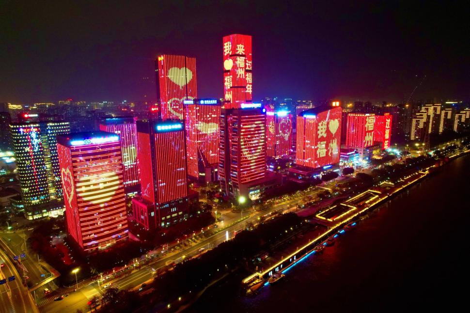 Spectacol nocturn, la un festival al lampioanelor din China, înainte de Anul Nou Lunar. Când începe Anul Şarpelui 947679