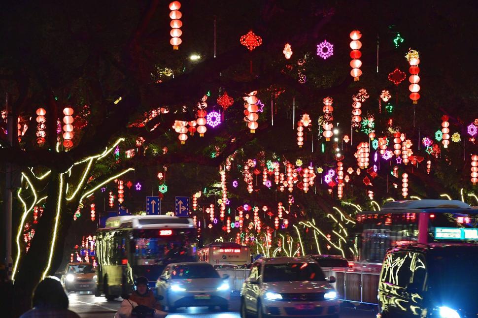 Spectacol nocturn, la un festival al lampioanelor din China, înainte de Anul Nou Lunar. Când începe Anul Şarpelui 947680