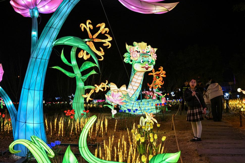 Spectacol nocturn, la un festival al lampioanelor din China, înainte de Anul Nou Lunar. Când începe Anul Şarpelui 947682