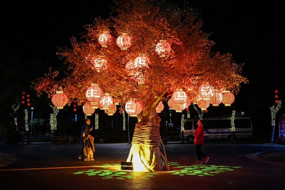 Spectacol nocturn, la un festival al lampioanelor din China, înainte de Anul Nou Lunar. Când începe Anul Şarpelui 947684