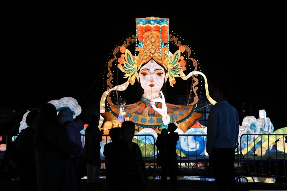 Spectacol nocturn, la un festival al lampioanelor din China, înainte de Anul Nou Lunar. Când începe Anul Şarpelui 947685
