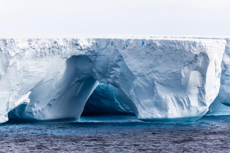 A23a, cel mai mare aisberg din lume, se află pe un traseu de coliziune cu o insulă britanică: Pinguinii și focile sunt în pericol 947903