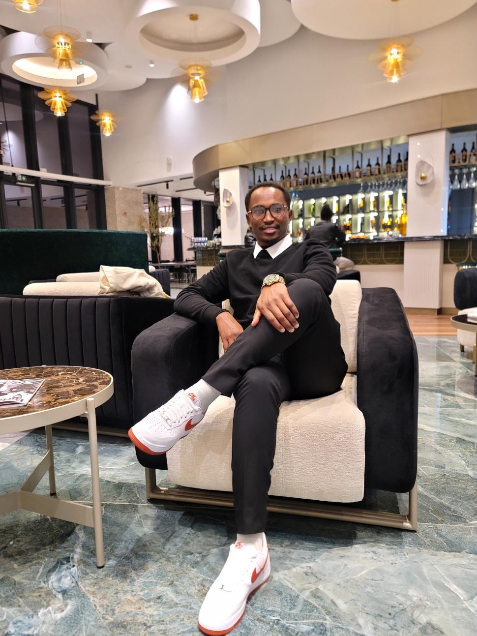 Un inginer etiopian cu MBA a ajuns maestru de caddy în România. ”Țara asta are ceva pentru toată lumea” 947823