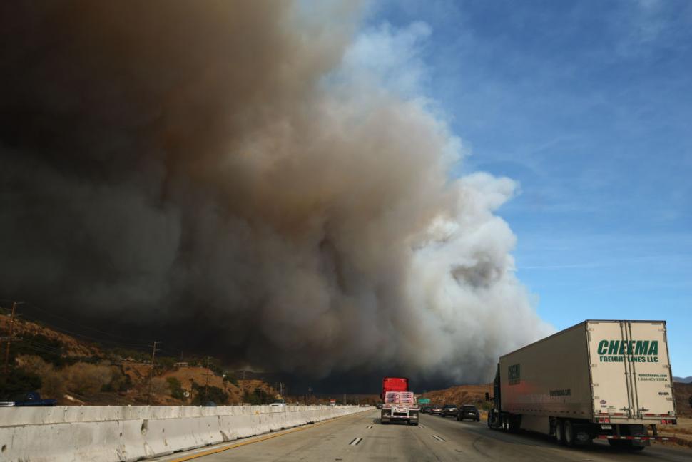  Un nou incendiu a izbucnit la nord de Los Angeles: „Hughes Fire” este alimentat de vânturile Santa Ana, s-au emis ordine de evacuare 947865