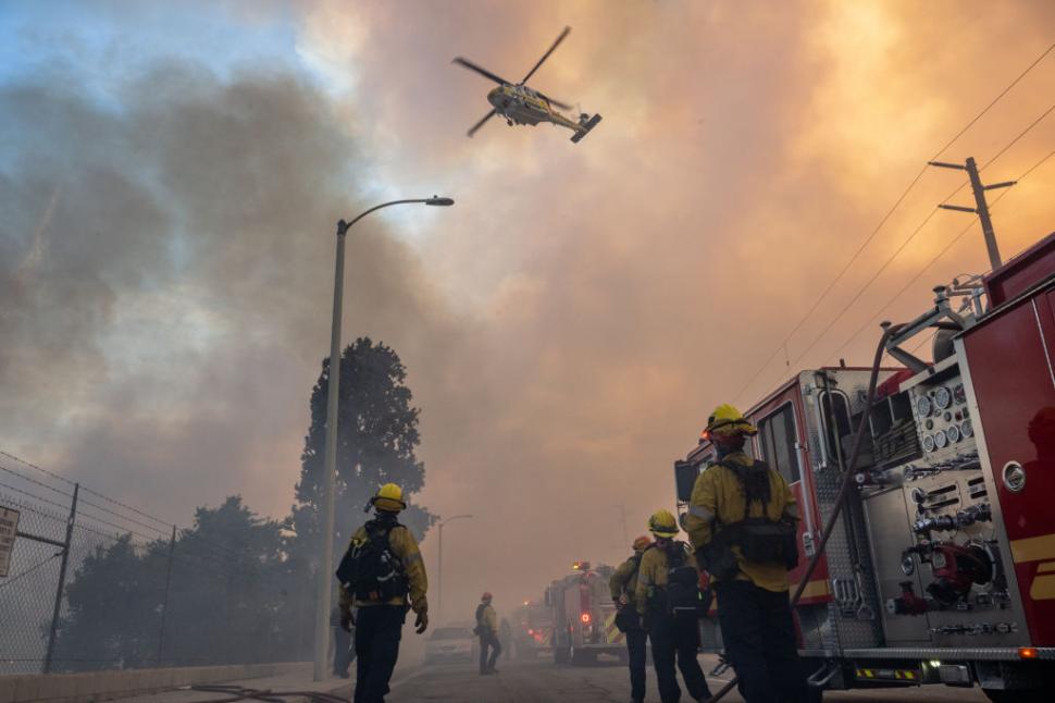  Un nou incendiu a izbucnit la nord de Los Angeles: „Hughes Fire” este alimentat de vânturile Santa Ana, s-au emis ordine de evacuare 947866