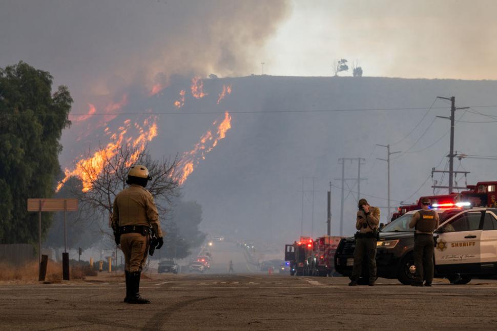  Un nou incendiu a izbucnit la nord de Los Angeles: „Hughes Fire” este alimentat de vânturile Santa Ana, s-au emis ordine de evacuare 947871
