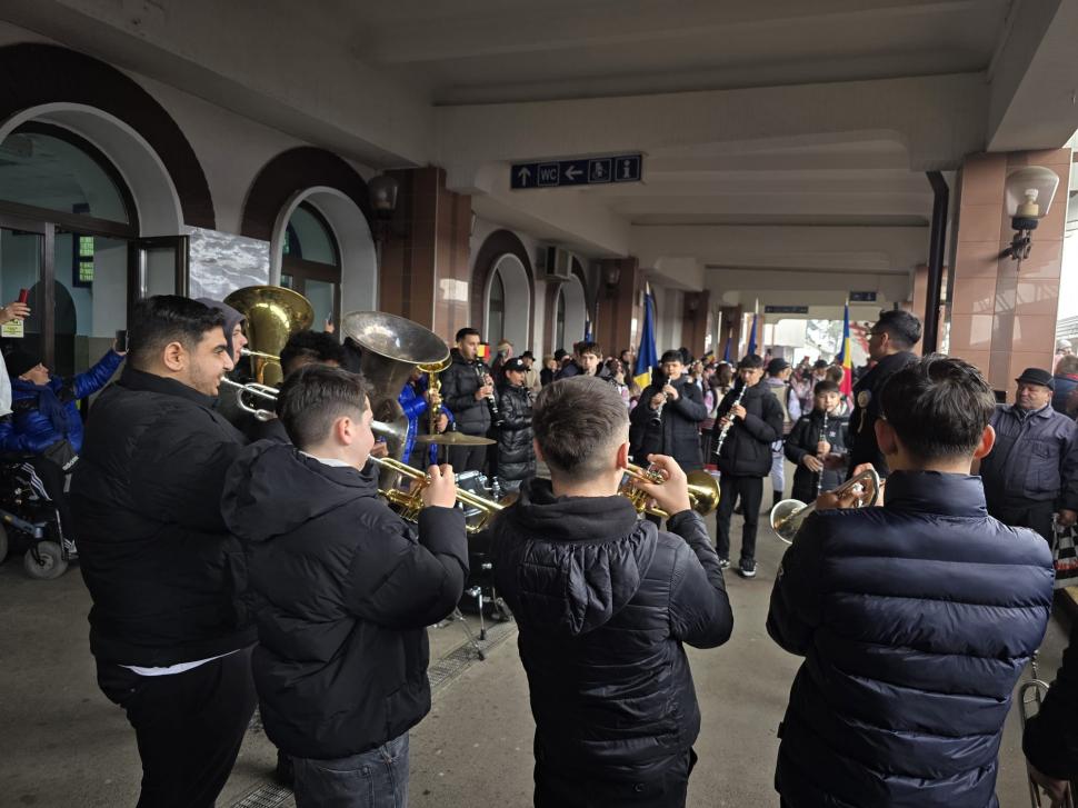 Cum a fost în Trenul Unirii care a plecat din Bucureşti şi a ajuns cu întârziere la Iaşi, din cauza veseliei de la Bârlad şi Vaslui 948185