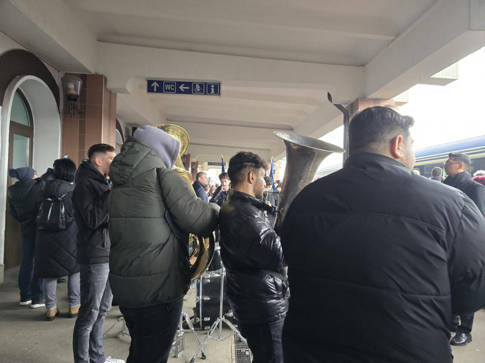 Cum a fost în Trenul Unirii care a plecat din Bucureşti şi a ajuns cu întârziere la Iaşi, din cauza veseliei de la Bârlad şi Vaslui 948189