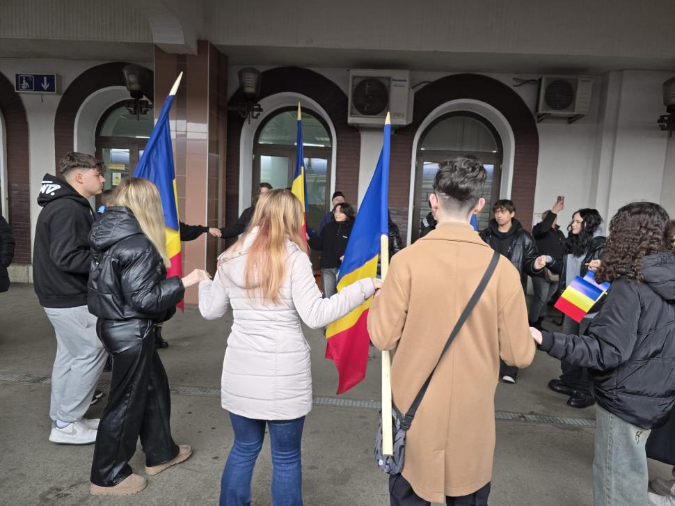 Cum a fost în Trenul Unirii care a plecat din Bucureşti şi a ajuns cu întârziere la Iaşi, din cauza veseliei de la Bârlad şi Vaslui 948190