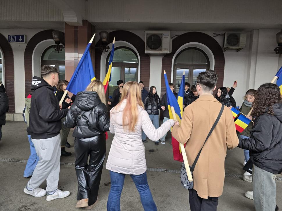 Cum a fost în Trenul Unirii care a plecat din Bucureşti şi a ajuns cu întârziere la Iaşi, din cauza veseliei de la Bârlad şi Vaslui 948192