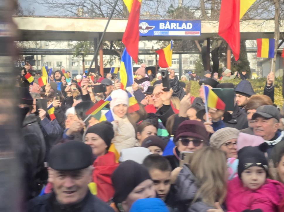 Cum a fost în Trenul Unirii care a plecat din Bucureşti şi a ajuns cu întârziere la Iaşi, din cauza veseliei de la Bârlad şi Vaslui 948196