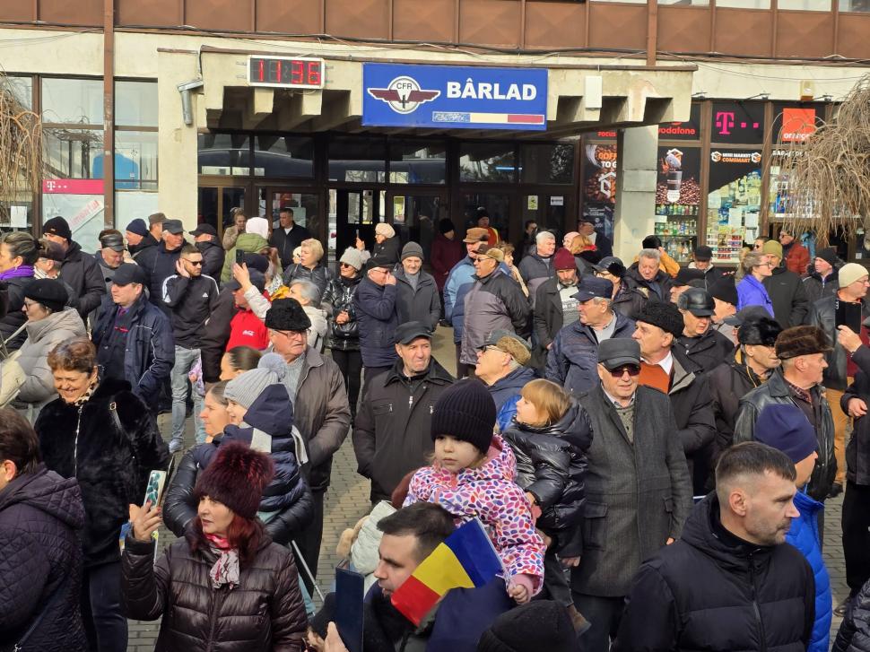 Cum a fost în Trenul Unirii care a plecat din Bucureşti şi a ajuns cu întârziere la Iaşi, din cauza veseliei de la Bârlad şi Vaslui 948199