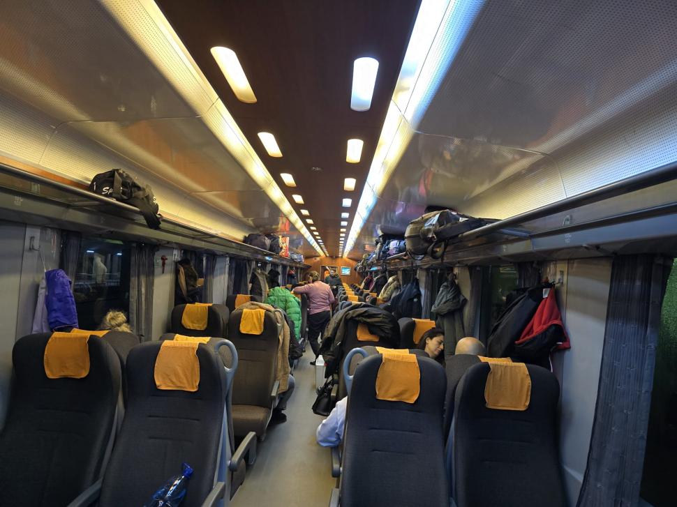 Cum a fost în Trenul Unirii care a plecat din Bucureşti şi a ajuns cu întârziere la Iaşi, din cauza veseliei de la Bârlad şi Vaslui 948206