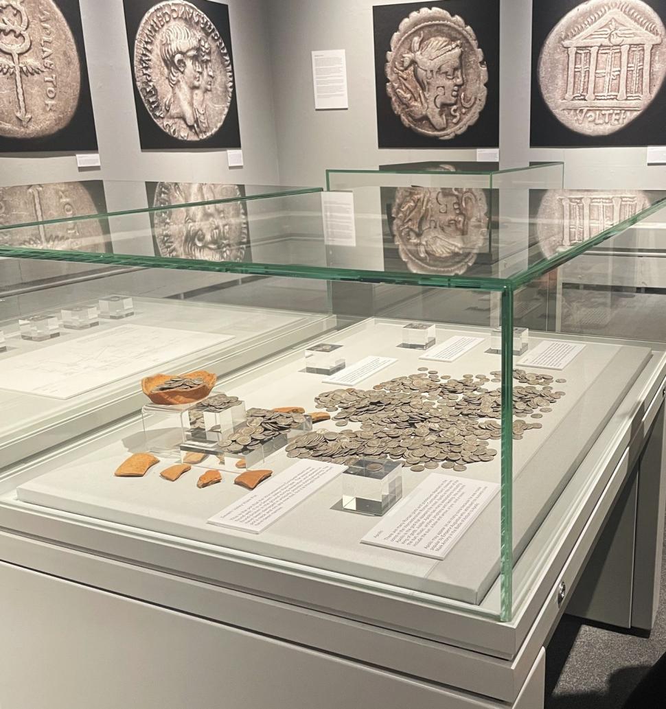 Descoperire arheologică valoroasă: Peste 1.300 de monede de argint, într-o oală. Comoara a fost îngropată în timpul împăratului Nero 948114