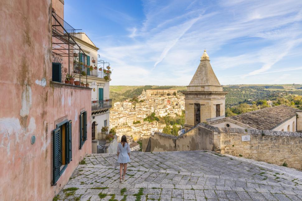 După ce orașele le-au fost luate cu asalt de americani, italienii s-au prins că pot cumpăra și ei case de 1 euro: „Am fost orbi” 948038