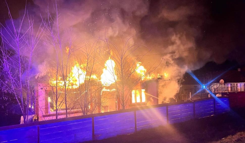 O femeie din Botoșani a murit în urma unui incendiu care i-a cuprins casa 948408