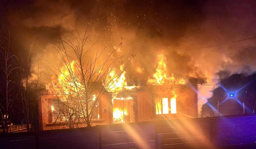 O femeie din Botoșani a murit în urma unui incendiu care i-a cuprins casa 948409