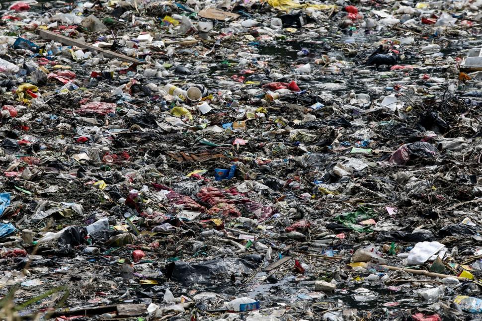 O poveste despre nepăsare: cum au ajuns 19 tone de gunoaie într-un râu, după ploaie 948509