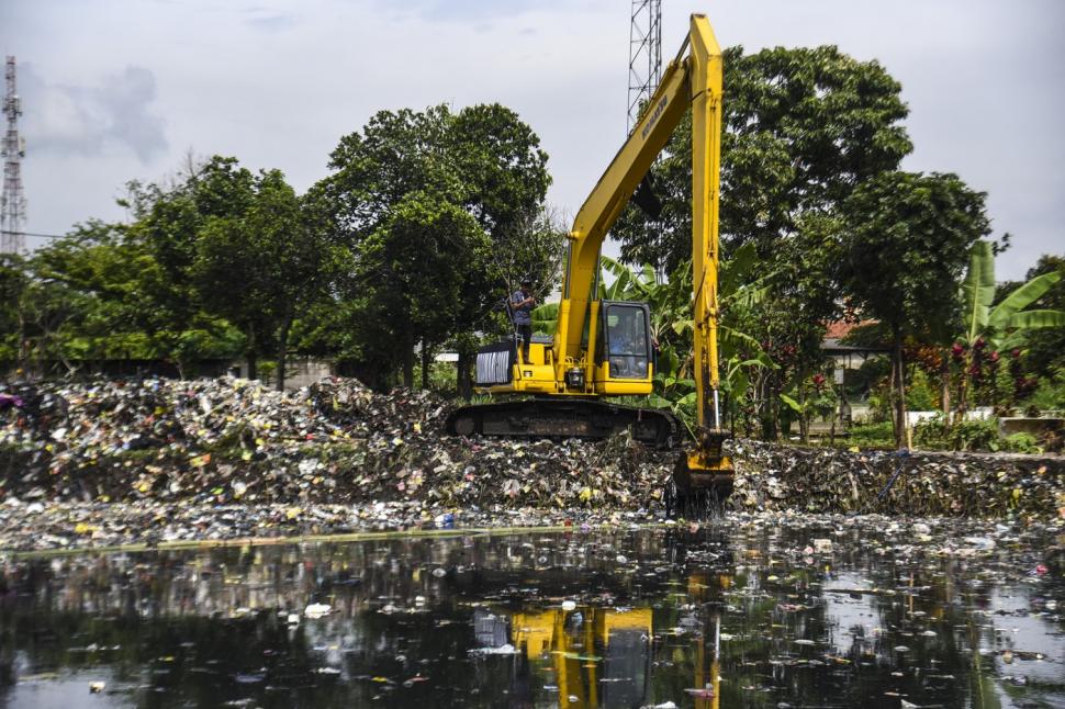 O poveste despre nepăsare: cum au ajuns 19 tone de gunoaie într-un râu, după ploaie 948513