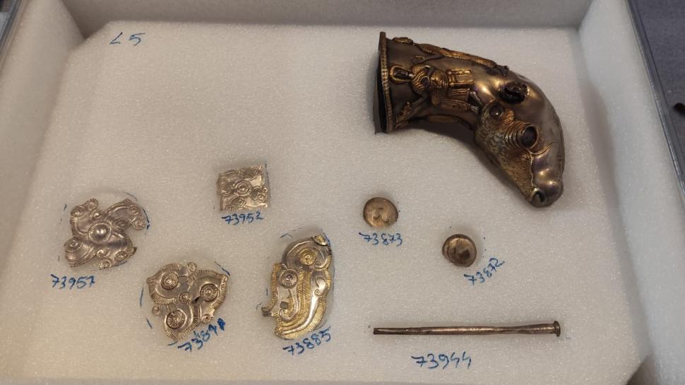 Ce a mai rămas din aurul României expus la Muzeul Drents. Experți de la Muzeul de Istorie sunt în Olanda ca să ia înapoi obiectele  948680