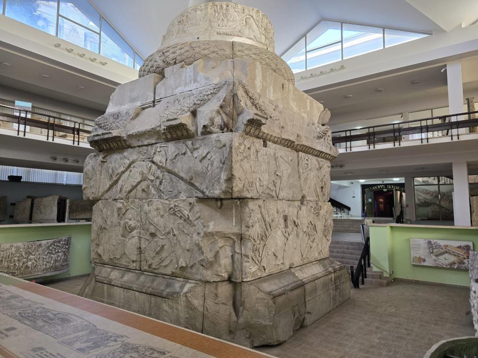 Aurul dacic a fost furat, dar cu Tezaurul de la Pietroasa peste care plouă în Muzeul Național de Istorie, ce facem?  948783