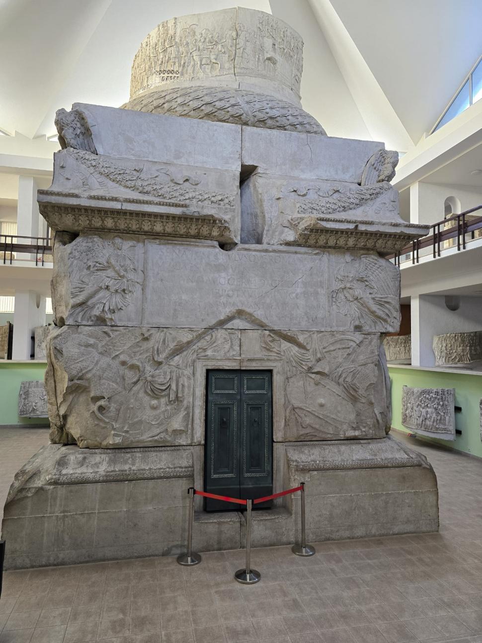 Aurul dacic a fost furat, dar cu Tezaurul de la Pietroasa peste care plouă în Muzeul Național de Istorie, ce facem?  948788