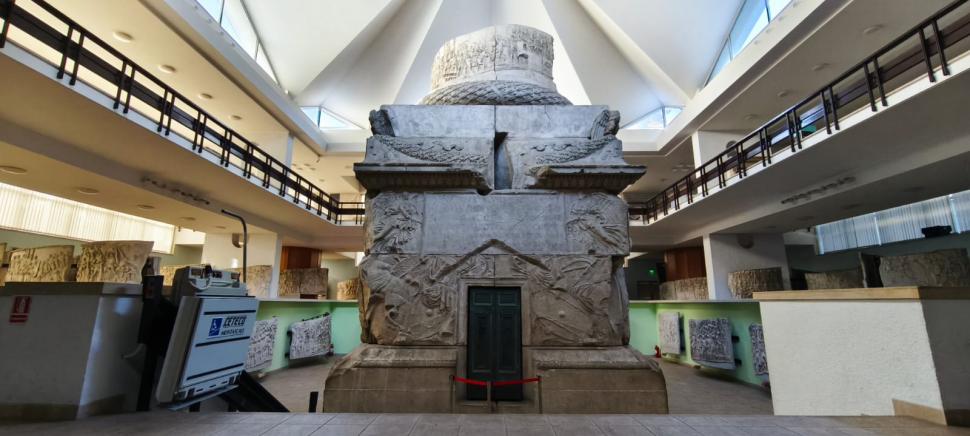 Aurul dacic a fost furat, dar cu Tezaurul de la Pietroasa peste care plouă în Muzeul Național de Istorie, ce facem?  948811