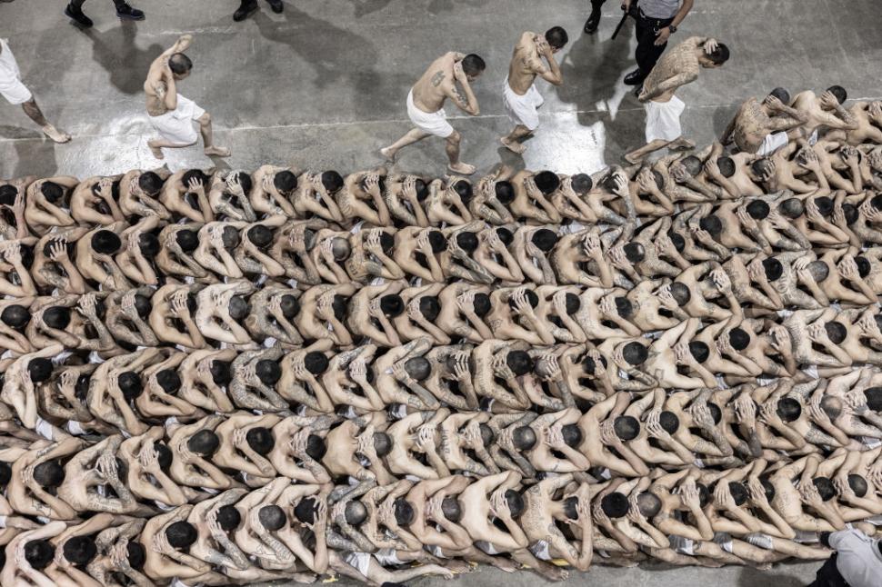 Izolați în celule, forțați să doarmă pe paturi de oțel. Cum arată viața în cea mai periculoasă închisoare din lume: Nu e cale de ieșire 948869