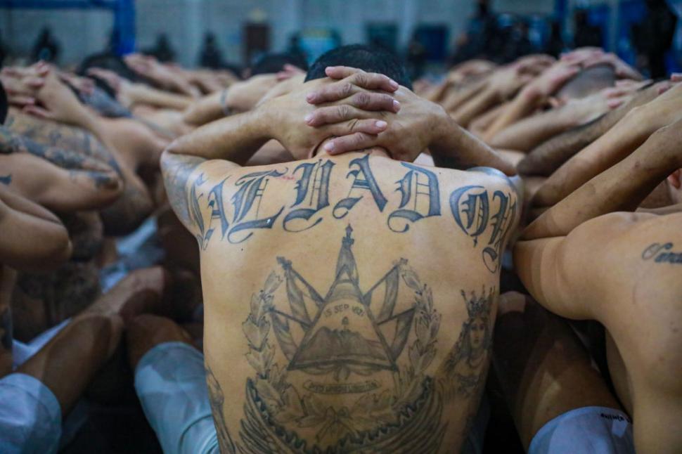 Izolați în celule, forțați să doarmă pe paturi de oțel. Cum arată viața în cea mai periculoasă închisoare din lume: Nu e cale de ieșire 948876