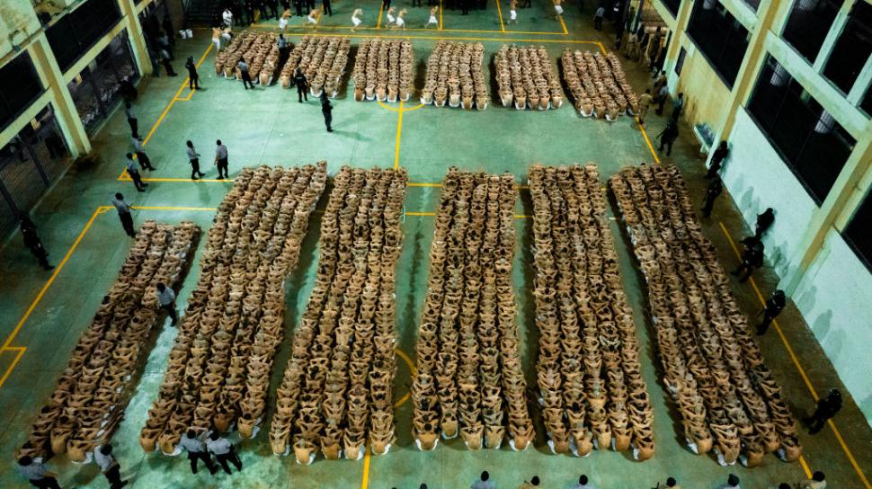 Izolați în celule, forțați să doarmă pe paturi de oțel. Cum arată viața în cea mai periculoasă închisoare din lume: Nu e cale de ieșire 948877