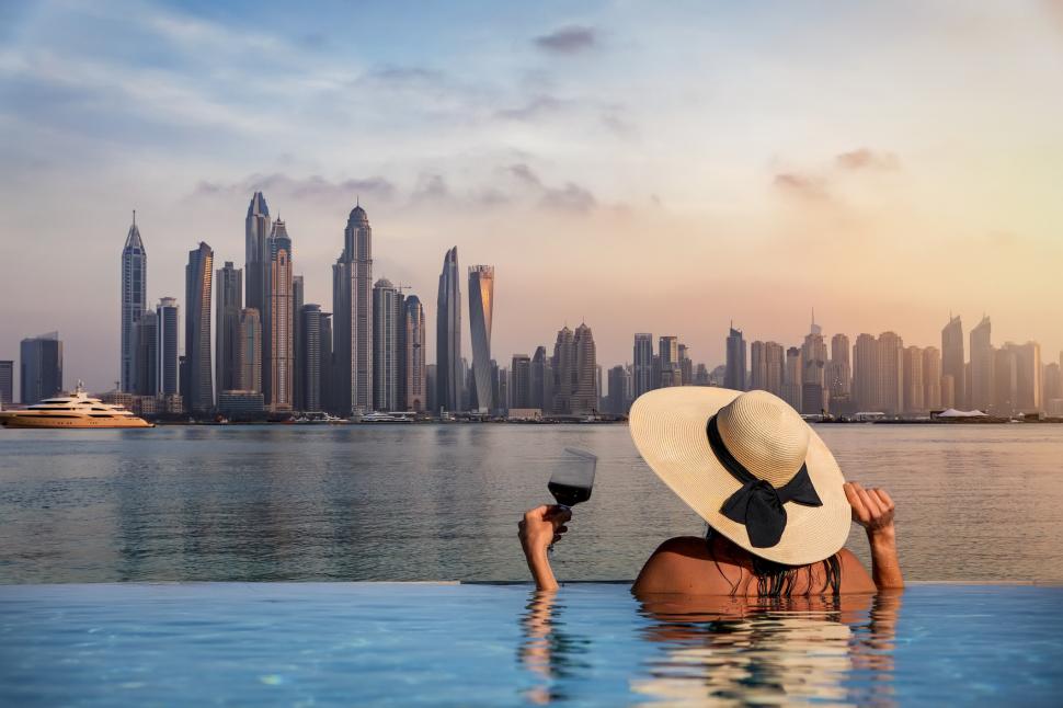 Străinii se mută în Dubai, atrași de lux și de soare. Apoi își dau seama care este capcana în care au căzut 949023