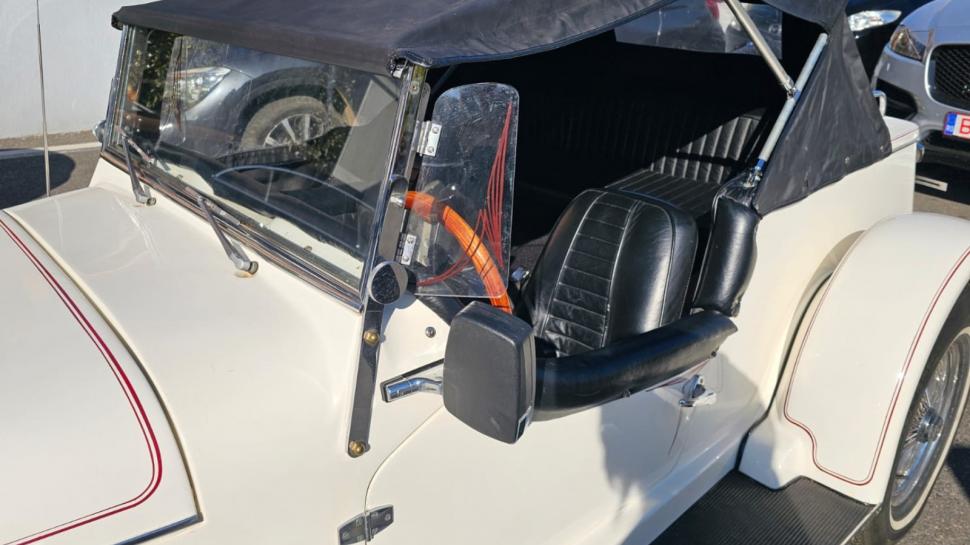 Imagini de colecţie cu un Ford Mustang din 1972 și o replică Mercedes-Benz SSK din 1929, aduse pentru inspecţie la RAR Griviţa 949325