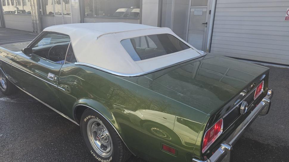 Imagini de colecţie cu un Ford Mustang din 1972 și o replică Mercedes-Benz SSK din 1929, aduse pentru inspecţie la RAR Griviţa 949331