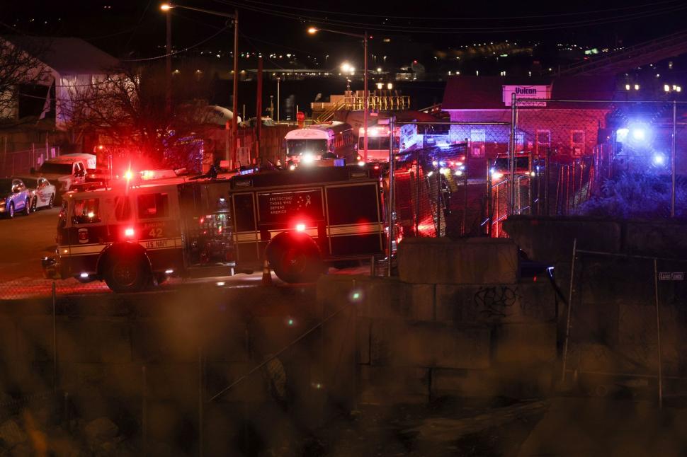 Momentul în care avionul cu pasageri se ciocnește în zbor cu elicopterul militar american, deasupra orașului Washington 949154