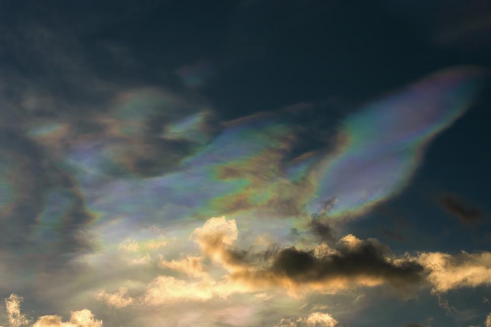 Imagini impresionante cu un fenomen atmosferic rar pe cer: Ce este „curcubeul de foc” și cum se formează 949230