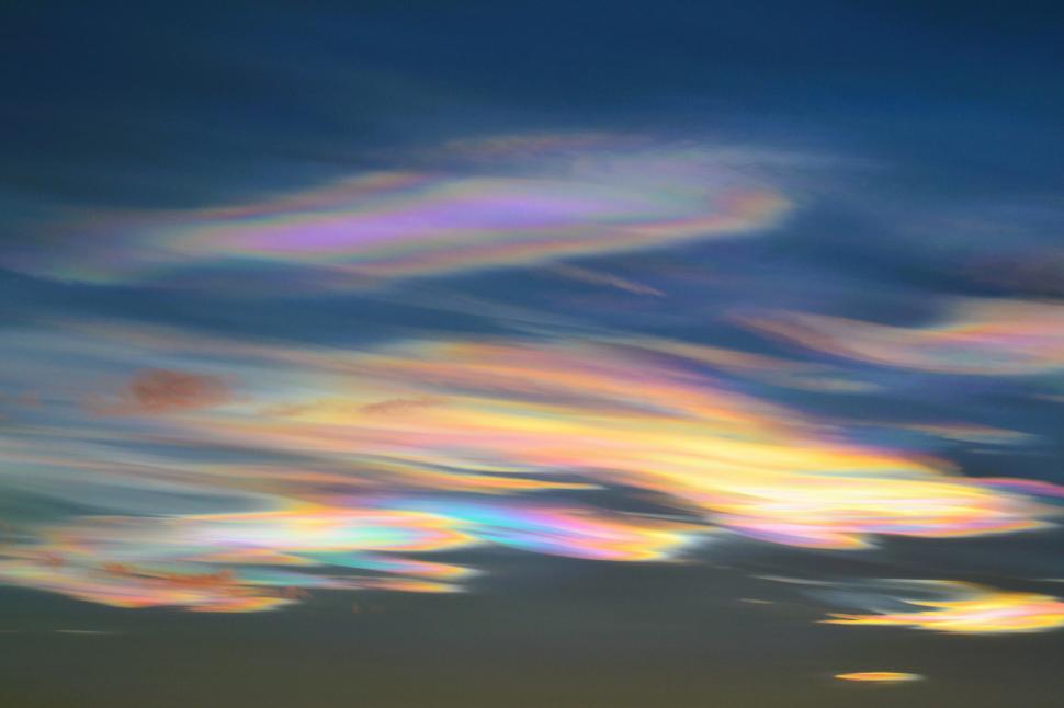 Imagini impresionante cu un fenomen atmosferic rar pe cer: Ce este „curcubeul de foc” și cum se formează 949232