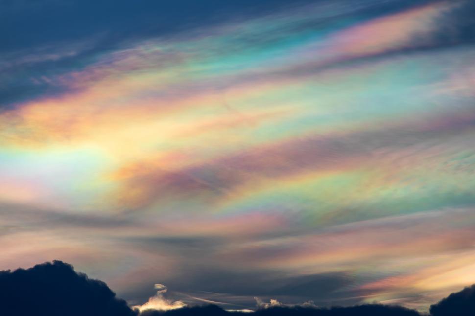 Imagini impresionante cu un fenomen atmosferic rar pe cer: Ce este „curcubeul de foc” și cum se formează 949236