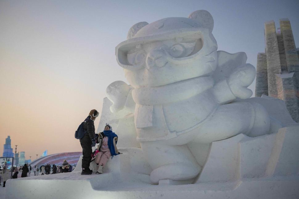 Imagini uluitoare cu Lumea Spectacolului de Gheață din Harbin. China este pregătită să găzduiască Jocurile Asiatice de Iarnă 2025 949442
