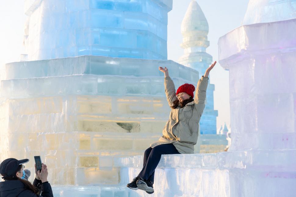 Imagini uluitoare cu Lumea Spectacolului de Gheață din Harbin. China este pregătită să găzduiască Jocurile Asiatice de Iarnă 2025 949446