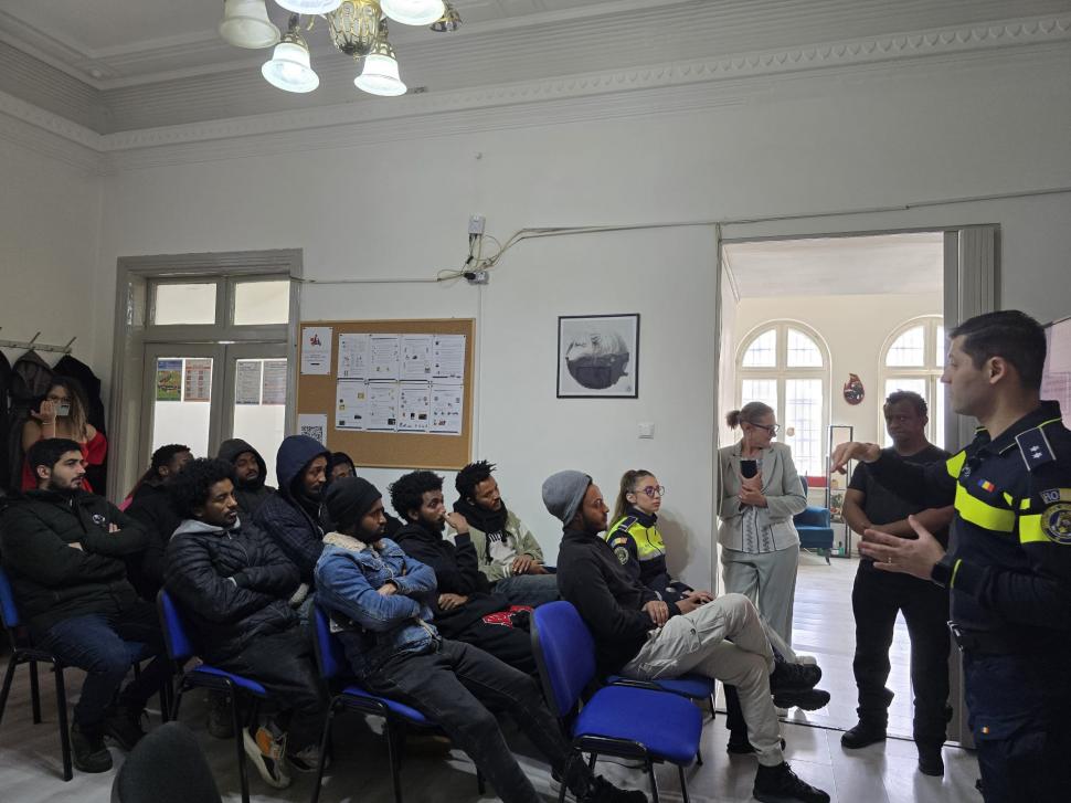 Livratorii asiatici și africani iau lecţii de circulaţie în Bucureşti. Câte accidente s-au produs, de fapt, din cauza lor 949298